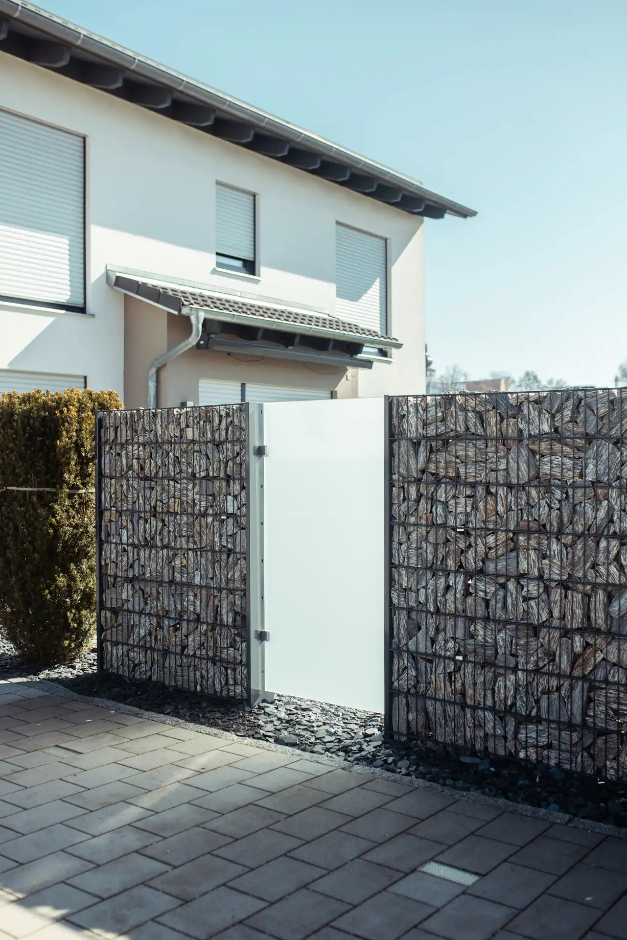 Glasbau für den Außenbereich: Balkonverglasung und Fassade der Glaserei Glasbau Wiesner
